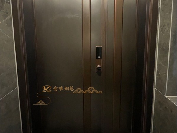 佛山銅門廠家愛(ài)唯銅藝——子母銅門極簡(jiǎn)風(fēng)格