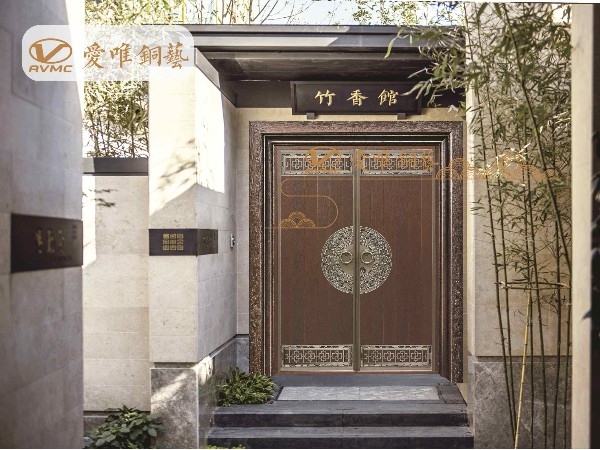 這么多別墅選擇使用銅門的特點和優(yōu)勢是什么呢？