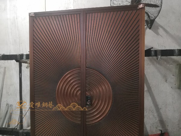 佛山銅門廠家愛唯銅藝——?jiǎng)e墅銅門簡(jiǎn)約輕奢