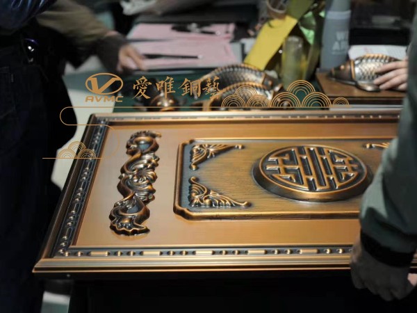 在銅門廠家定制銅門應該注意哪些問題呢？